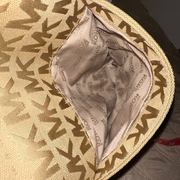 Michael Kors Tan Shoulder Bag with Signature Monogram - Picture 10 of 15